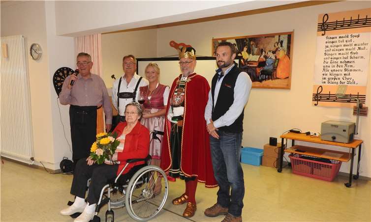 Laurentia Elisabeth Schäfer (Mitte) mit (v. l.) Paul Gieler, Alfons Busch, Elena Platz, Bernd Krah und Norman Kuhstoß. privat
