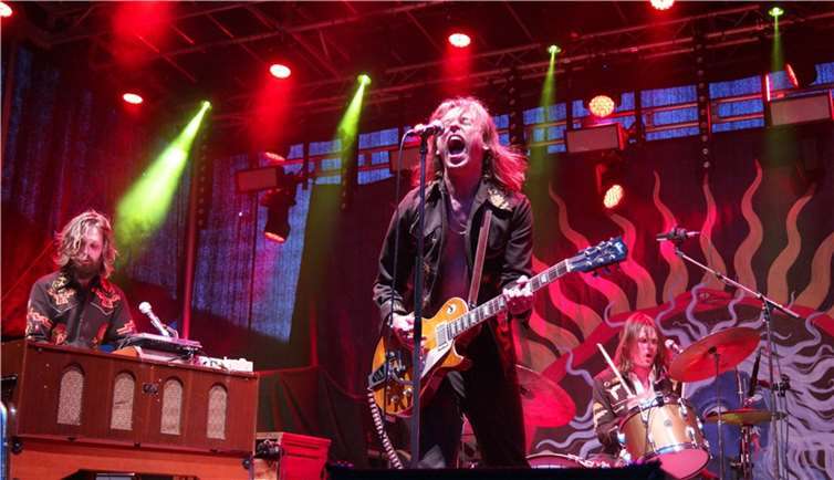 Laut und virtuos war die Show der niederländischen Musiker DeWolff, genau das Richtige für eingefleischte Rockfans.  Foto: ND