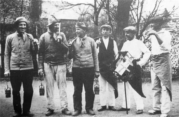 Layer vor der Arbeit in der Lay.  Quelle: Stadtarchiv Mendig