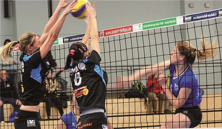 Lea Neumann und Majka Hnatova beim erfolgreichen Doppelblock gegen Heidelberg.privat