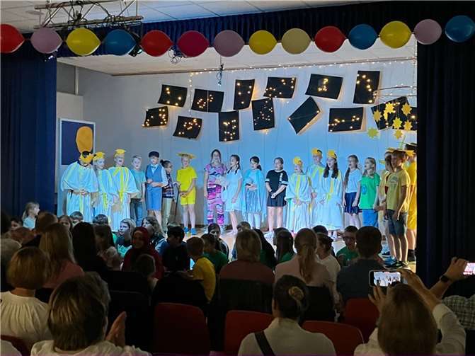 „Leben im All“ - Burgbrohler Schüler begeistern mit außergewöhnlichem Musical. Foto: Grundschule Burgbrohl