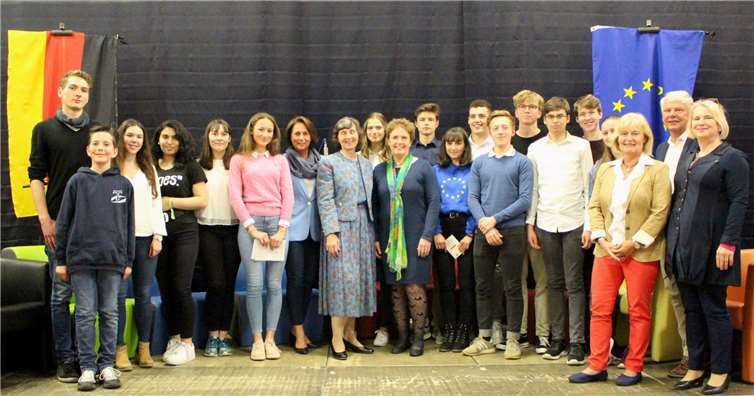 Lebendig und kontrovers, dabei aber immer respektvoll, meinungsstark und fachlich besonders fundiert debattierten die Schülerinnen und Schüler wesentliche und brandaktuelle politische Fragestellungen.Foto: Sören Ahlhaus