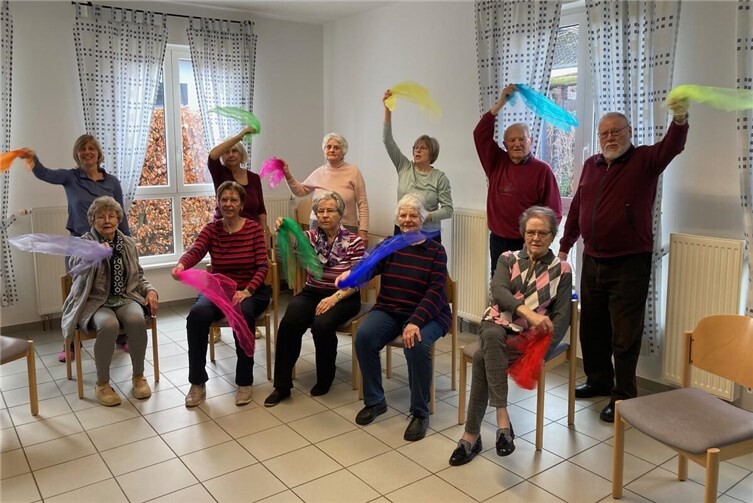 Lebensfreude in Bewegung: Chiffontücher im Einsatz.