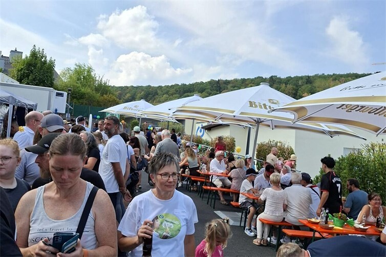 Lebenshilfe Mayen es e jeföhlDieses „jeföhl“ durfen die Besucherinnen und Besucher an der Jubiläumskirmes hautnah miterleben.