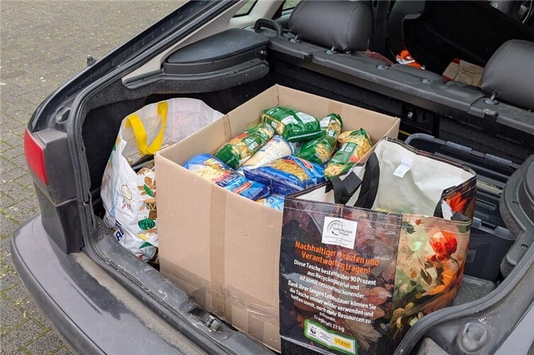 Lebensmittelspendenaktion am neuen Standort der Neuwieder Tafel in Neuwied