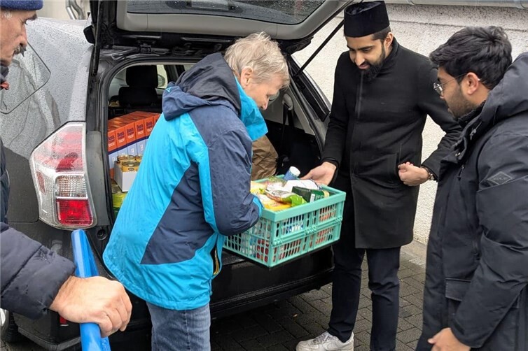 Lebensmittelspendenaktion am neuen Standort der Neuwieder Tafel in Neuwied