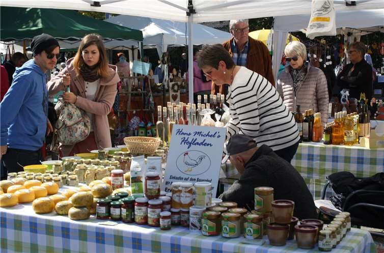 Leckere Agrarprodukte direkt vom Erzeuger gab es in großer Vielfalt zu verkosten und zu erwerben.