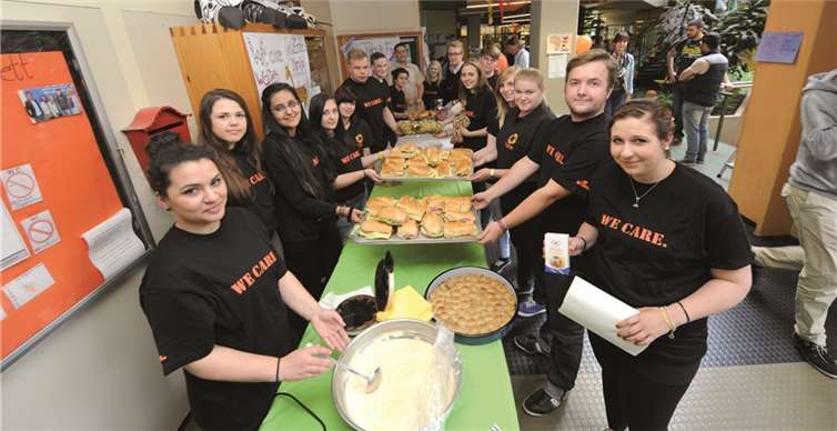 Leckere Speisen wurden für einen sehr guten Zweck angeboten. FIX