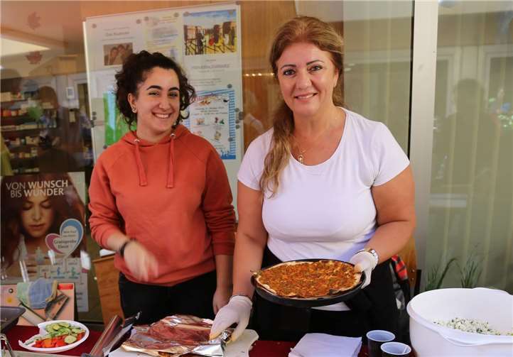 Leckere Spezialitäten gab es bei den kurdischen Frauen.