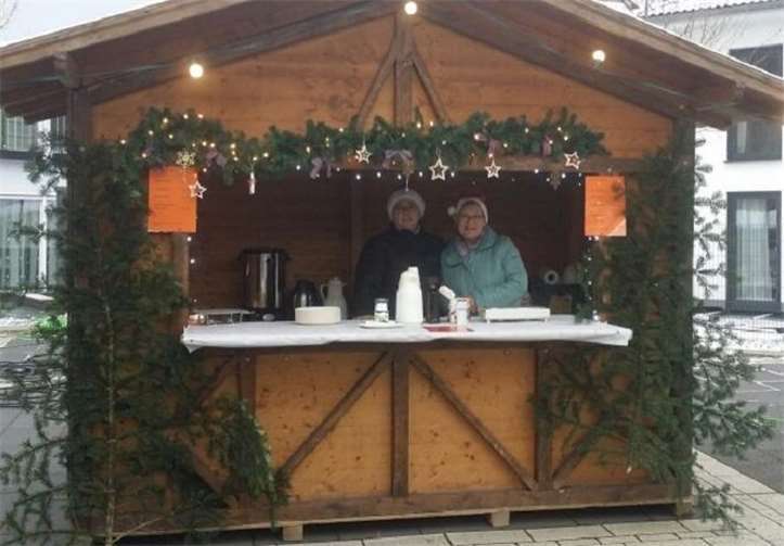Leckere Waffeln, Kaffee und Kakao wurden für die Besucher des Weihnachtsmarktes zubereitet.privat