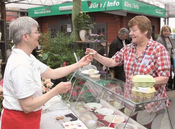 Riesenandrang bei „Jaade Porz“  Leckere Ziegenkäsespezialitäten gab es am Stand von RechHof aus Schalkenbach zu probieren.