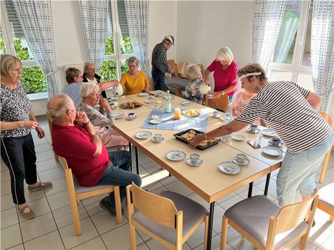 Leckerer selbstgebackener Kuchen und Kaffee erhöhten den Spaßfaktor.  Foto: Olaf Wulf