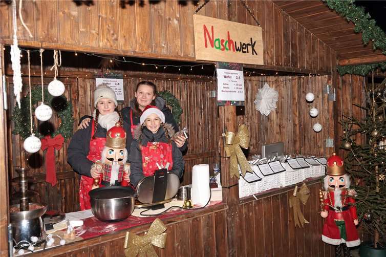 Leckeres Naschwerk wurde freundlich angeboten.  Foto: Werner Dreschers