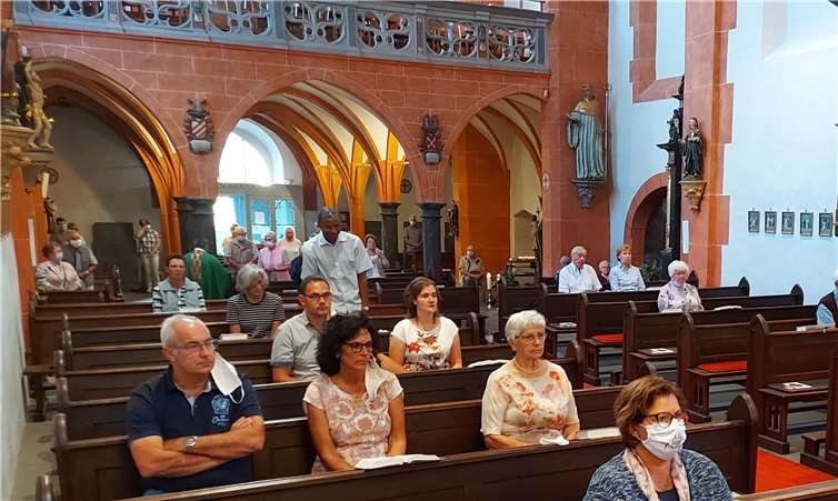 Leere Bänke und doch volle Messe. Foto: privat