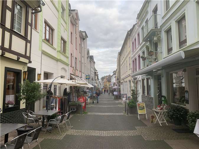 Leere Innenstadt in Remagen: In der Stadt am Rhein wünscht man sich häufigere verkaufsoffene Sonntag. Foto: ROB