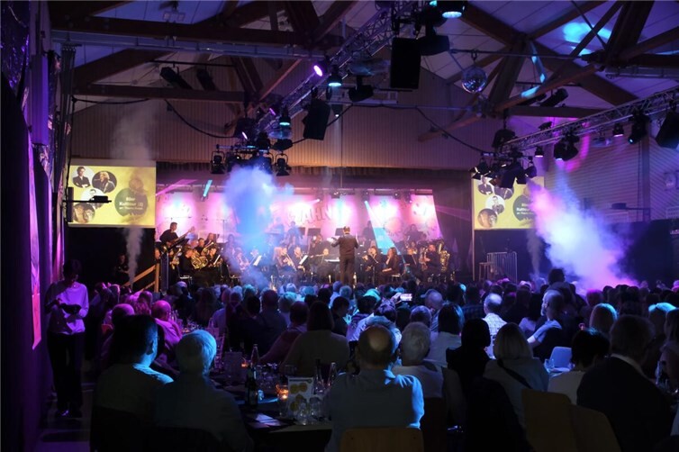 Legendäre Stimmen, zeitlose Ohrwürmer und moderne Arrangements verschmelzen zu einem abwechslungsreichen Programm voller Überraschungen.