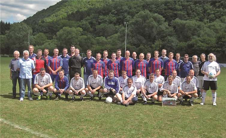 Legendenteams: OASF Dream Team und SV Barweiler Allstars. Privat