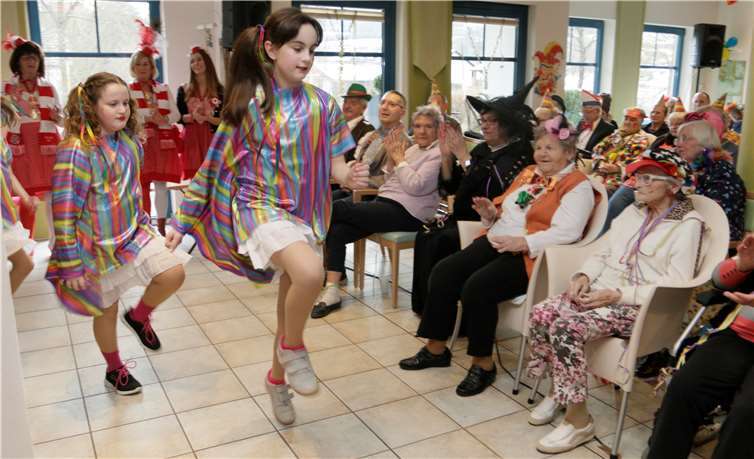 Legten einen viel umjubelten Auftritt hin: die Showtanz Bambini Gruppe Cheekas.SES