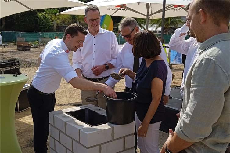 Bad Neuenahr-Ahrweiler: Startschuss für neue Kuranlagen Legung des Grundsteines für die neuen Kuranlagen in Bad Neuenahr-Ahrweiler. Fotos: GS