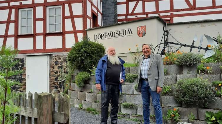 Lehrer Elmar Broecker und Norbert Rohringer. Foto: privat