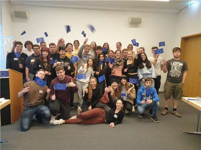 Lehrer und Schüler waren begeistert von dem spannenden Austausch.  Foto: IGS Maifeld