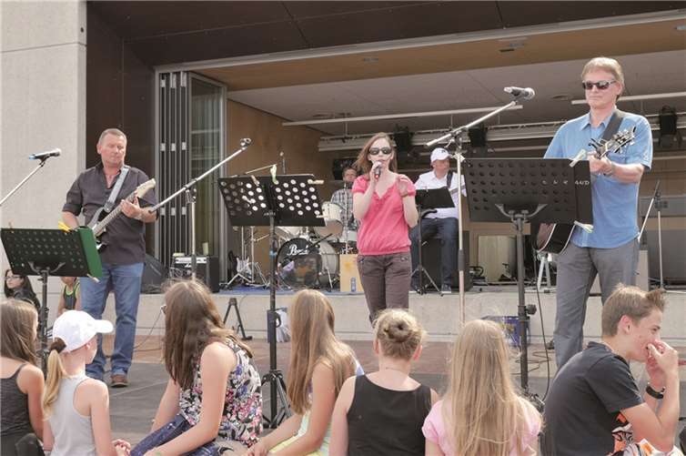 Lehrerband und Gäste sorgten für Stimmung.IGS Plaidt
