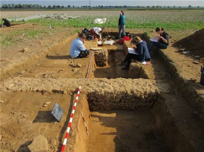 Lehrgrabung der Universität Bonn an der Odendorfer Oststraße.  Fotos: © Gisela Hein