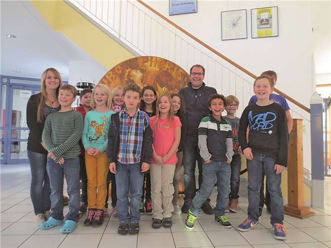 Lehrkraft Melissa Staudt, Marlon Wagner, Sila Altun, Annemarie Fröse, Lena Tiedtke, Vincent Honekamp, Julia Herber, Leah Klees, Julia Labdaoui, Lehrkraft Michael Wetzlar, Yamin El Moujahid, Elias Dum, Benjamin Schwanda und Alexander Both.Privat