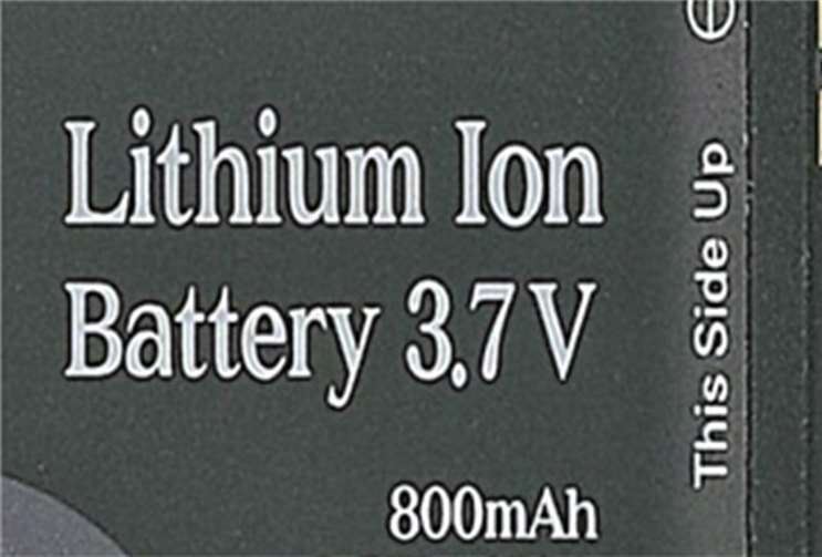 Leicht zu entfernende Lithiumbatterien und -akkus müssen vor der Entsorgung aus den Geräten entnommen und der separaten Batteriesammlung zugeführt werden. Pole vorher abkleben oder Lithiumbatterien und -akkus zusätzlich in Folienbeutel verpacken.privat