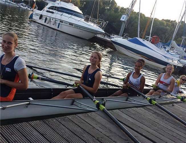 Leider konnte Renngemeinschaftsvierer mit Franziska Wirtgen (2. v. r.) den Sieg vom Samstag am darauf folgenden Tag nicht wiederholen. privat