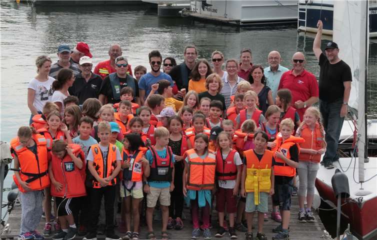 Leinen los: Ausgerüstet mit Schwimmwesten erlebten die Kinder der Grundschule im Eulenhorst einen spannenden und lehrreichen Tag am und auf dem Moselstausee. privat