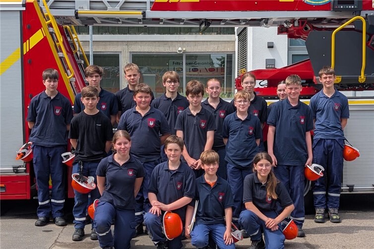 Leistungsnachweis bestanden! Gruppenfoto der Jugendfeuerwehrgruppen Rheinbach Kern und Niederdrees.