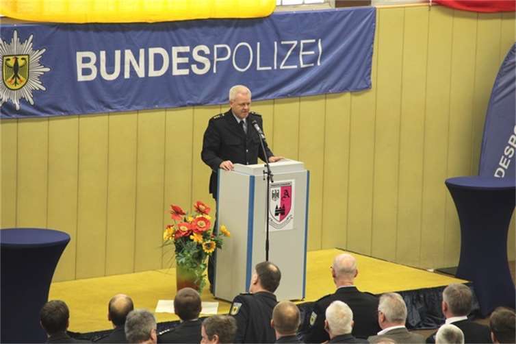 Leitender Polizeidirektor Andreas Poddig betonte, wie dringend die frisch gebackenen Polizeimeister benötigt werden.