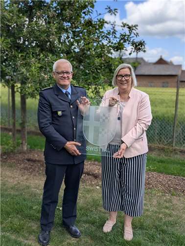 Leitender Polizeidirektor Carsten Westerkamp und Bürgermeisterin Petra Kalkbrenner. Foto: Gemeinde Swisttal