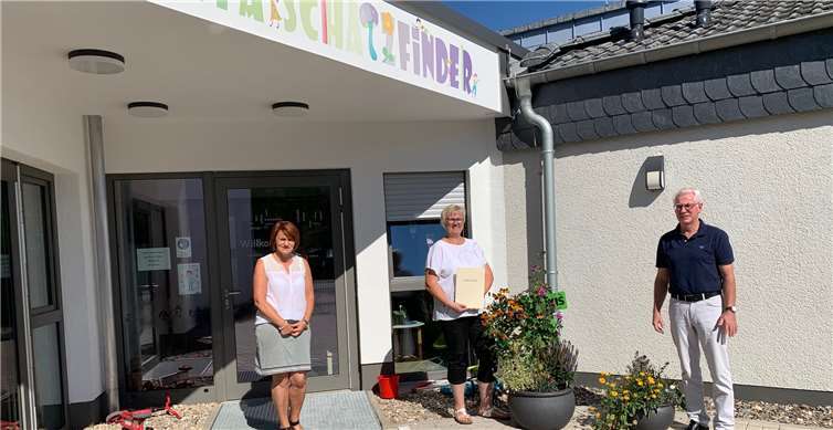 Leiterin Dorothee Dutz, Sabine Kallscheid und Bürgermeister Volker Mendel. Foto: privat