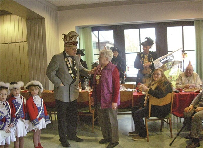 Leiterin Maria Multerer im Gespräch mit Dieter Baunach.