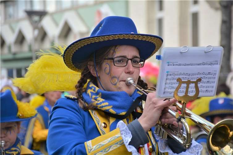 Leiterin des Musikzuges des NCR Blau Gold , Laura Brunett.
