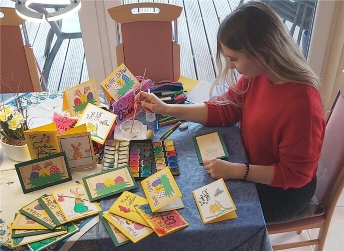 Lejana Walter aus Leubsdorf hatte gleich 10 Karten liebevoll gestaltet und abgeschickt. Foto: privat