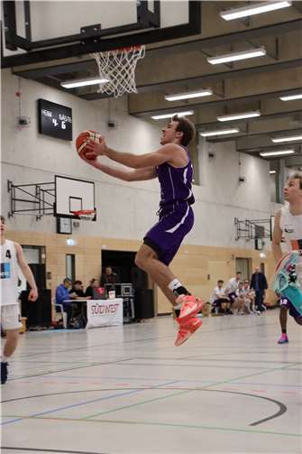 Len Steffens erzielte 9 Punkte