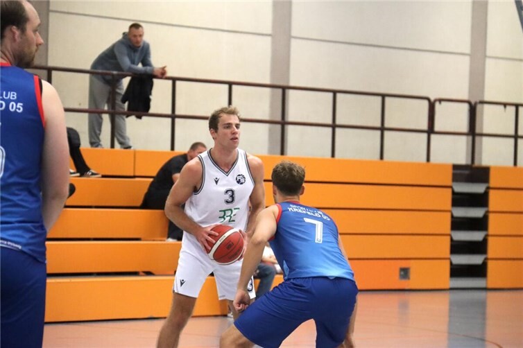 Future Sports Basketballer zurück in der Erfolgsspur Len Steffens in Aktion. Foto: privat