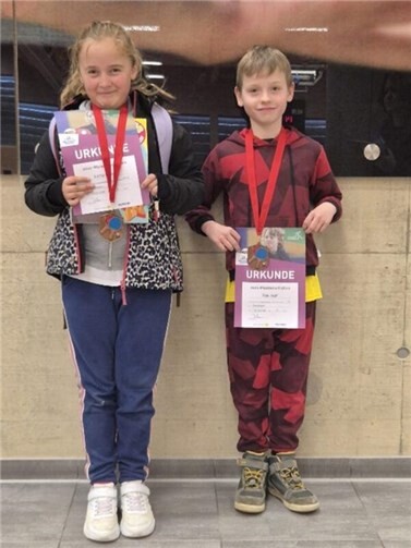 Lena Könen und Eric Böff freuen sich über ihren Erfolg.  Foto: Daniel Firlus