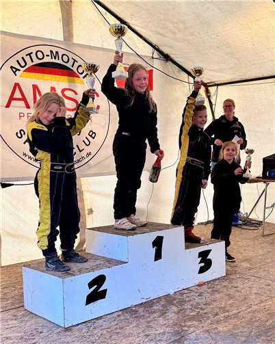 Lena Straub Gesamtsieg beim Nationen-Cup in Pfeffelbach. Foto: Straub Motorsport