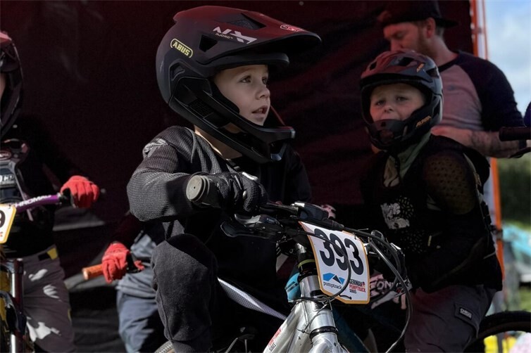 Lenard wartet gespannt auf den Start