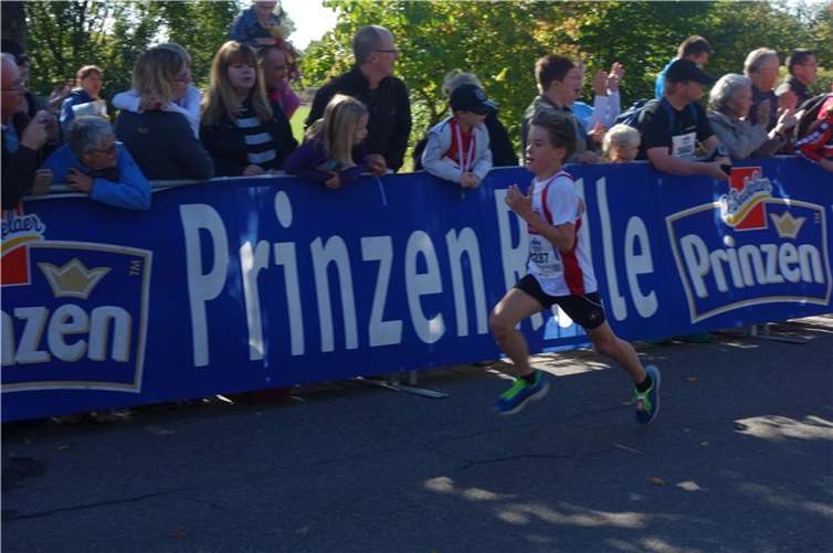 Lennart Mohr auf der Zielgeraden des 1000 m-Laufes. Privat