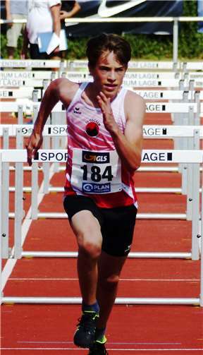 Lennart Mohr beim 80-Meter-Hürdenlauf.