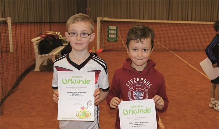 Lennart Naus und Vili Babic freuen sich über ihre guten Platzierungen.privat