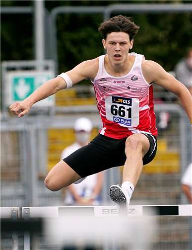 Lennart Roos belegte bei der Deutschen Meisterschaft der U18 und U20 in Heilbronn Platz sieben über 400 Meter Hürden. Foto: Wolfgang Birkenstock