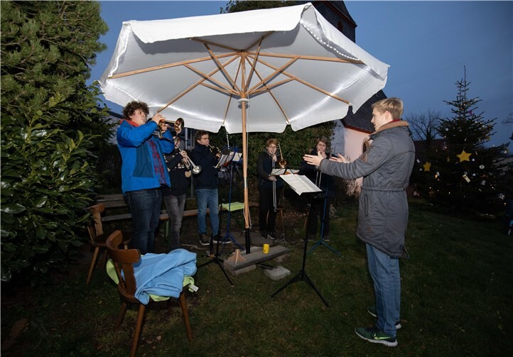 Leo Zimmer dirgierte das Bläserensemble der Jugendorchesters Wachtberg.