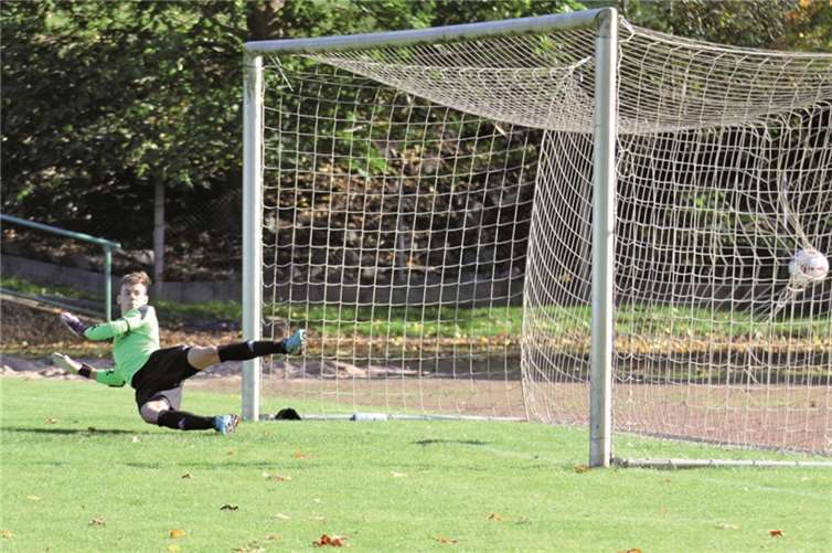 Leon Deptalla konnte diesen Elfmeter leider nicht halten. privat