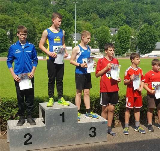 Leon Mürtz wird als Vize-Rheinlandmeister geehrt.privat